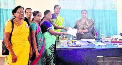 నిధుల దుర్వినియోగంపై విచారణ చేయాలి 