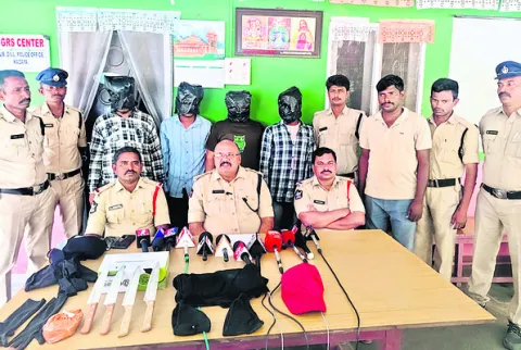 అంతర్‌ రాష్ట్ర దోపిడీ దొంగల ముఠా అరెస్ట్‌ 