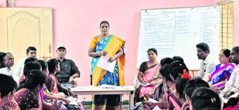 రుణాలు వంద శాతం వసూలు చేయాలి