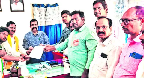 మంగళగిరిలో  రేపు చేనేత గర్జన 