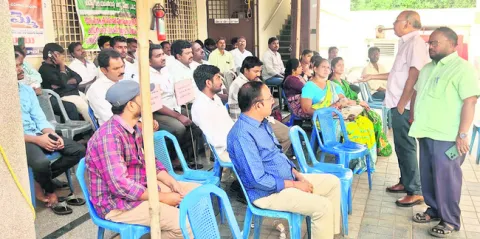 సొసైటీ ఉద్యోగుల పోరుబాట 