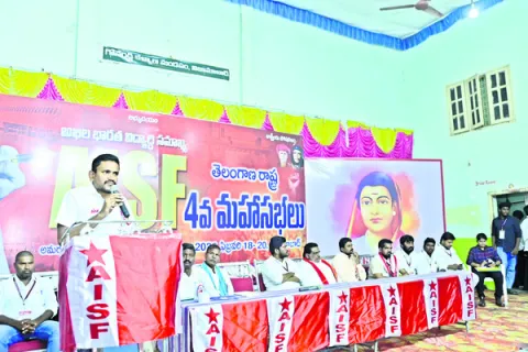 ఉన్నత విద్యకు పేదలు దూరం 