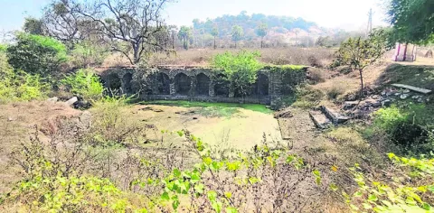 చరిత్ర కను‘మరుగు’