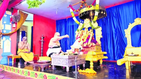 రామయ్యకు సువర్ణ తులసీ అర్చన