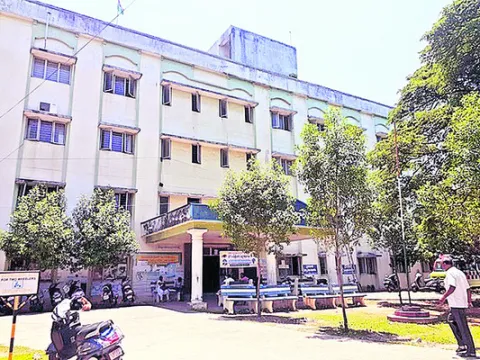 రిటైర్డ్‌ సూపరింటెండెంట్‌పై విచారణ వాయిదా 