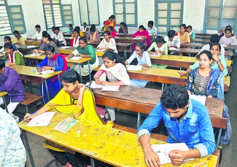 ఫీజులుంకు చెక్‌ 