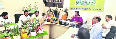 జెడ్పీలో టీడీపీ నేత మంతనాలు 