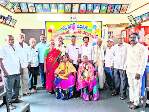 పెన్షనర్ల సమస్యలపై నిరంతర పోరాటం