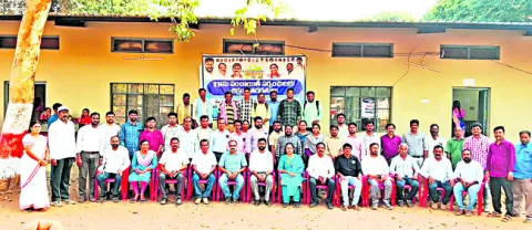 గ్రామాలను ఆదర్శంగా తీర్చిదిద్దాలి