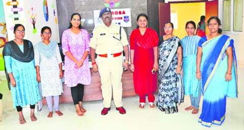 బాధితులకు అండగా ఉండాలి