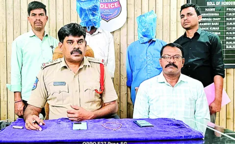 విధులు మరిచి.. చోరులుగా మారి 