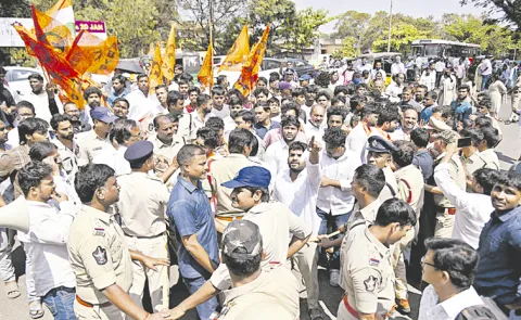 High Tension In Visakha Andhra University: ABVP Students Protest