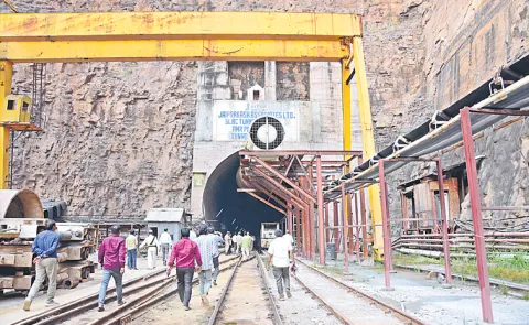 8 workers die in SLBC tunnel collapse
