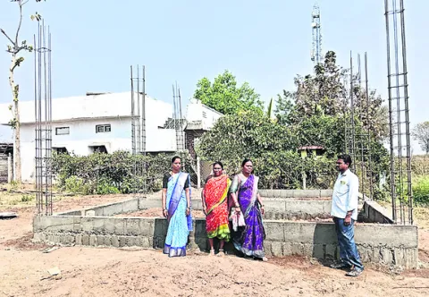 మరుగుదొడ్లు మరిచిపోయారు..!