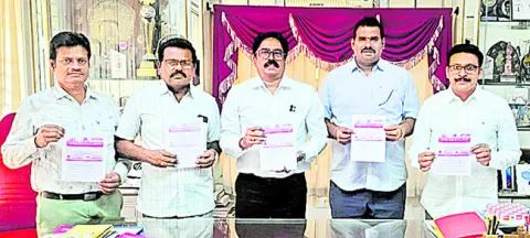హక్కుల సాధనలో రాజీలేని పోరాటం 

