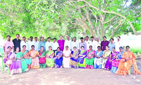 నాలుగు దశాబ్దాల అ‘పూర్వ’ సమ్మేళనం