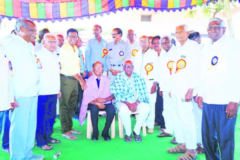 పెన్షనర్ల సమస్యల పరిష్కారానికి కృషి