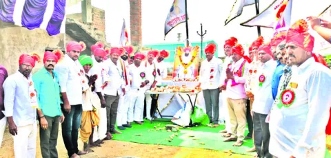 బంజారాల ఆత్మగౌరవానికి ప్రతీక సేవాలాల్‌ 