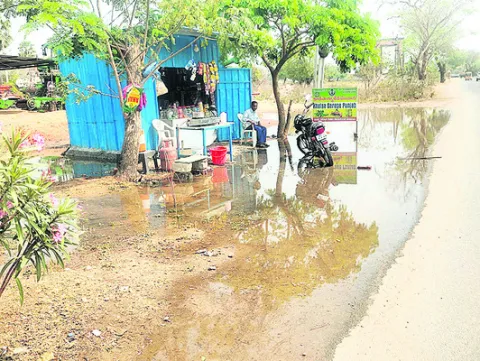 వృథాగా.. భగీరథ నీరు 