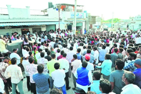 రెండు రోజుల పాటు కొనసాగిన నిరసనలు.. 
