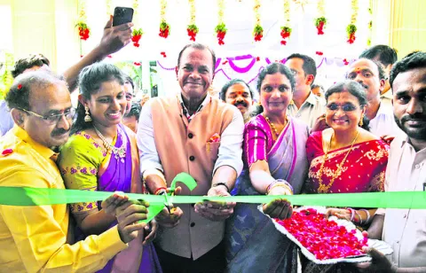 పేదలకు వైద్య సేవలు అందుబాటులోకి తేవాలి