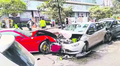 జూబ్లీహిల్స్‌లో కారు బీభత్సం