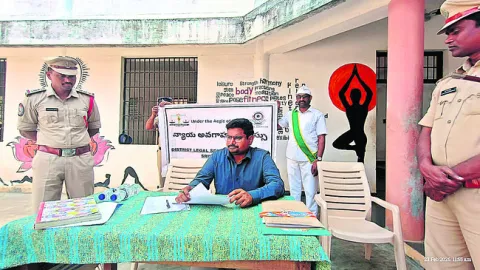 ఎల్‌బీఎస్‌నగర్‌లో చోరీ   