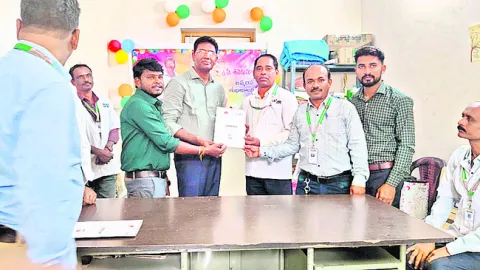 108 ఉద్యోగులకు స్టార్‌ అవార్డులు 
