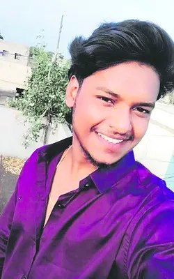 రోడ్డు ప్రమాదంలో  యువకుడి మృతి 