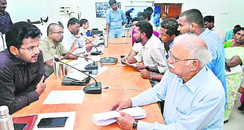 అర్జీలను సకాలంలో పరిష్కరించాలి 