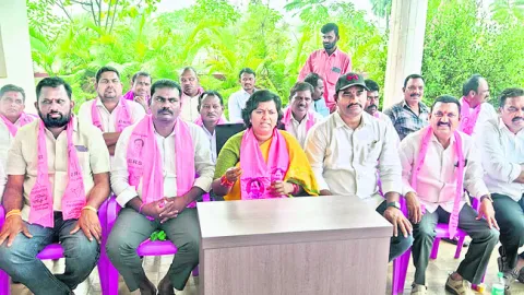 సీఎం పర్యటనలతో ప్రజాధనం వృథా
