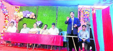 యువత సన్మార్గంలో నడవాలి 