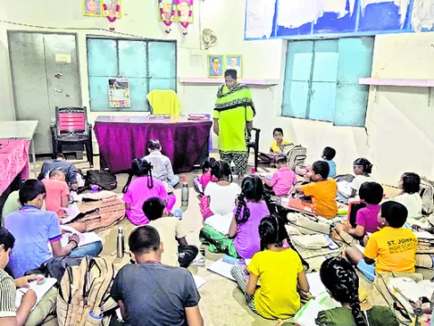 అటు పాలన.. ఇటు బోధన