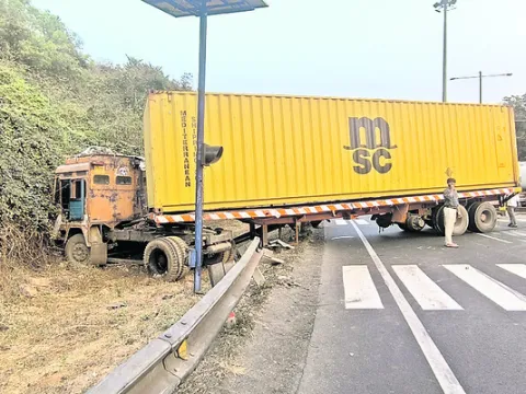 తప్పిన పెను ప్రమాదం 