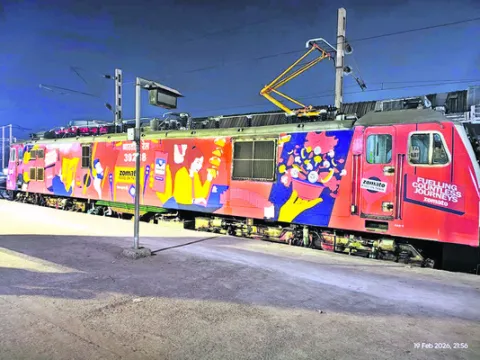 అందంగా..  ఆదాయ వనరుగా లోకోలు 
