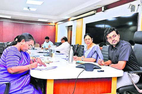 డయల్‌ యువర్‌ ఏపీఈపీడీసీఎల్‌ సీఎండీకి 43 ఫిర్యాదులు