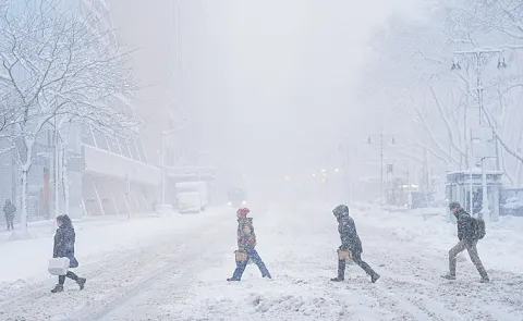 Huge snowstorm in the Northeast Areas In USA