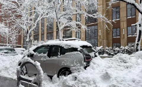 US Snowstorm Flights Cancelled Schools Shut