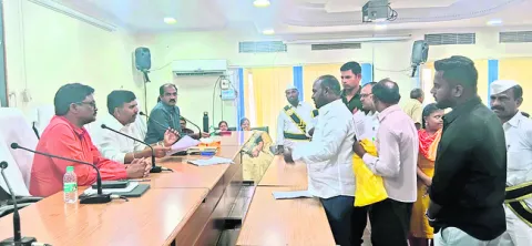 సారూ.. సమస్యలు తీర్చరూ..