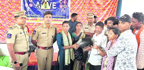 హెల్మెట్‌ ధరించకపోతే ప్రాణాలకే ముప్పు