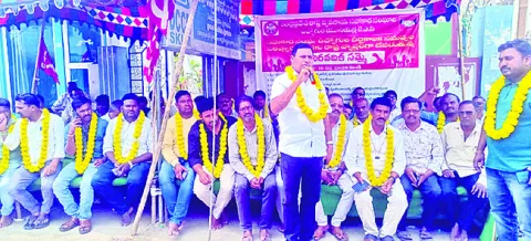 పీఏసీఎస్‌ ఉద్యోగుల డిమాండ్లు నెరవేర్చాలి 