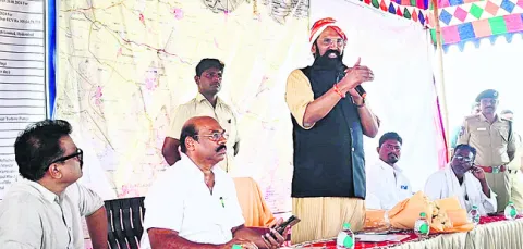 లిప్టు పనులు పూర్తిచేయాలి  
