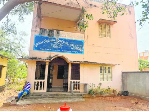 వివరణ ఇచ్చినా.. వినరే! 