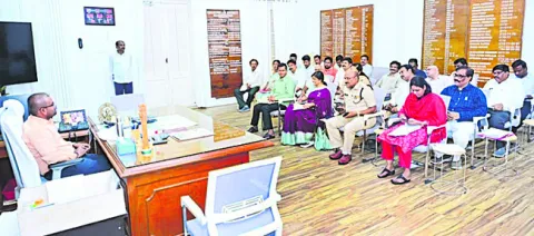 పన్నులు సజావుగా వసూలు చేయాలి 