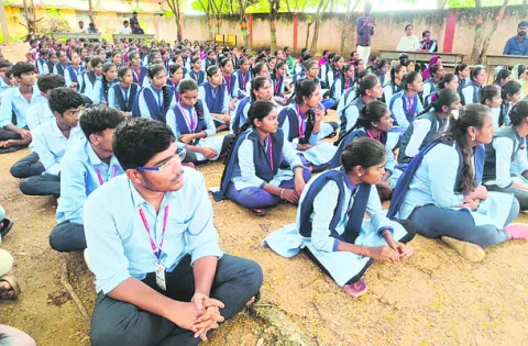 ఇంటర్‌ విద్యార్థులకు‘వెల్‌కమ్‌’ కిట్లు