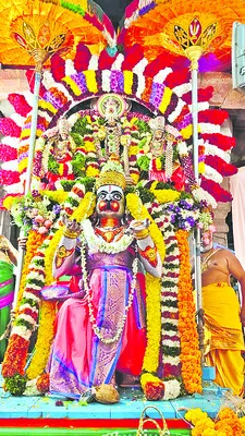 హనుమంత వాహనంపై నృసింహుడు 