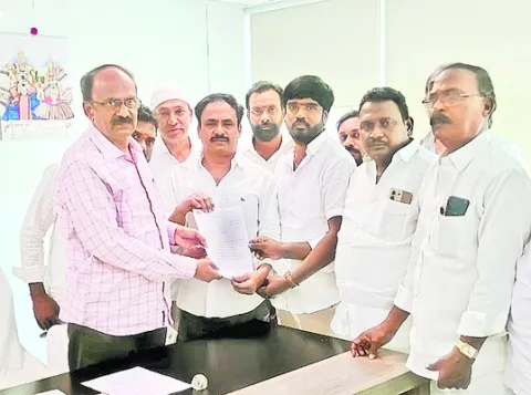 గ్రామాల అభివృద్ధిని అడ్డుకుంటున్న టీడీపీ 