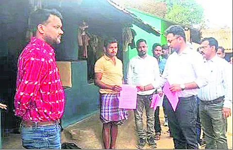 ఇళ్ల నిర్మాణం పూర్తిచేయని వారికి నోటీసులు 