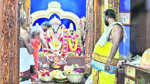 ఘనంగా పల్లకీసేవ