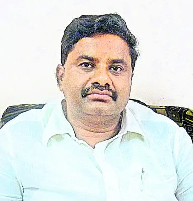 మేకా శేషుబాబుపై సస్పెన్షన్‌ ఎత్తివేత 